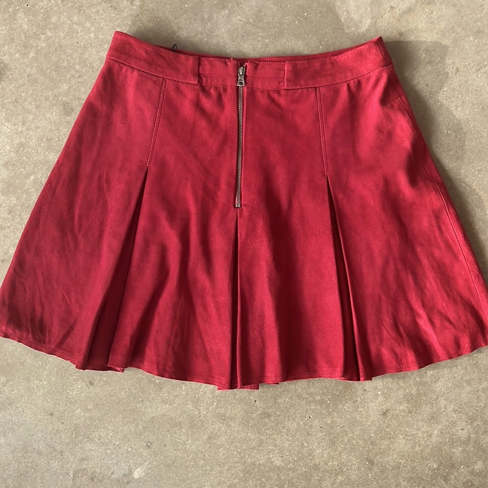 NWT Alice & Olivia pleated suede skirt. Maroon red. Size 4.